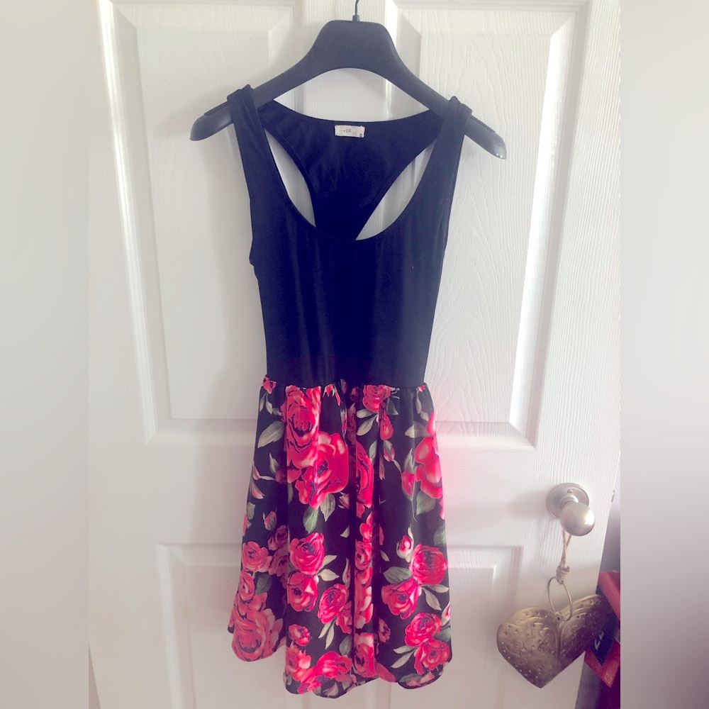 Beautiful cut out back floral summer dress